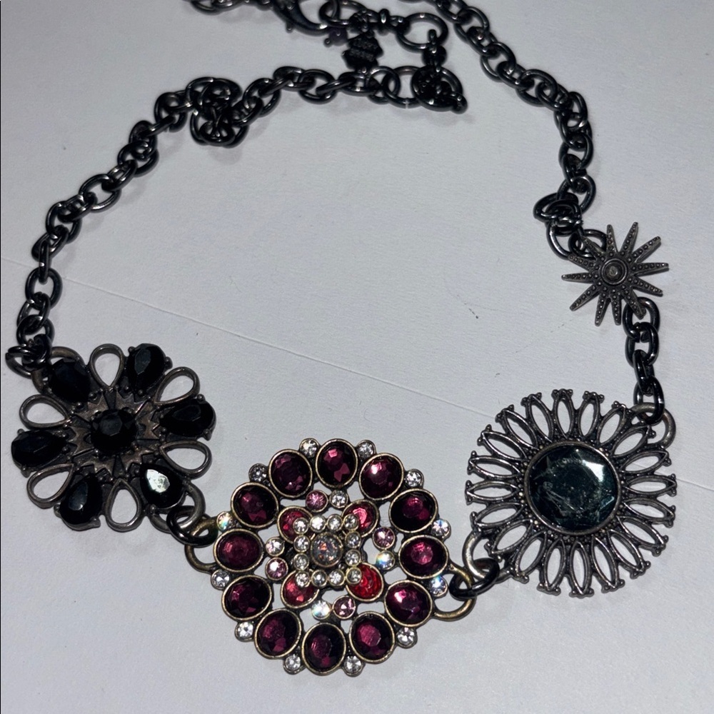 LUCKY BRAND VINTAGE CHOKER 3 MEDALLIONS CONNECTED BY A GUN METAL CHAIN 16”
